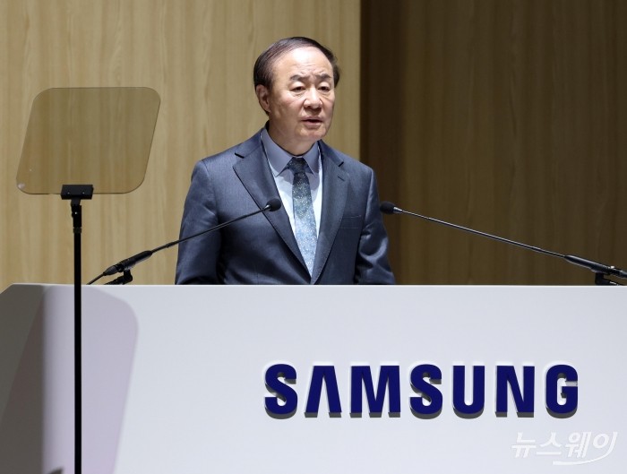 의장을 맡은 전영현 삼성전자 대표이사 부회장 겸 DS부문장이 18일 오전 경기 수원시 수원컨벤션센터에서 열린 제57기 정기 주주총회에서 인사말을 하고 있다. 사진=강민석 기자 kms@newsway.co.kr