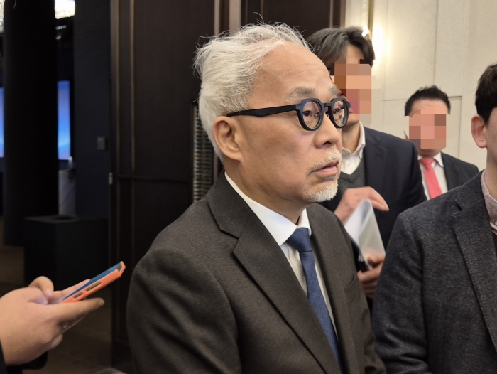 최주선 삼성SDI 대표이사 사장이 18일 진행된 56기 주주총회 이후 취재진의 질문에 답하고 있다. 사진=고지혜 기자