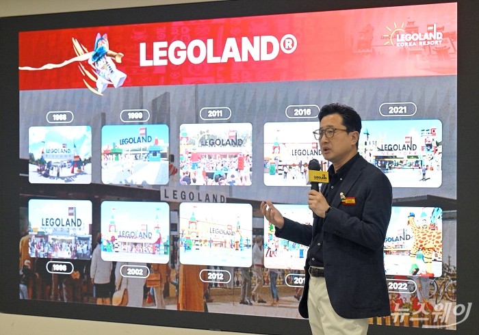 레고랜드 코리아와 씨라이프 코엑스·부산을 총괄하고 있는 이성호 멀린 엔터테인먼트 코리아 대표가 18일 오전 서울 종로구 센트로폴리스 그레이프라운지에서 열린 레고랜드 코리아리조트 간담회에서 어린이와 가족 중심의 체험을 강화한 2026년 시즌 운영 계획을 설명하고 있다. 사진=이수길 기자 Leo2004@newsway.co.kr