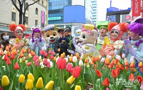 명동에서 미리 즐기는 '에버랜드 튤립축제'