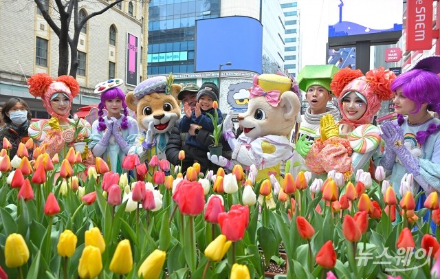 명동에서 미리 즐기는 '에버랜드 튤립축제'