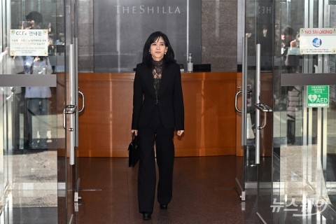 '올블랙' 이부진, 호텔신라 주총 등장···'6연임' 남은 변수는 소액주주