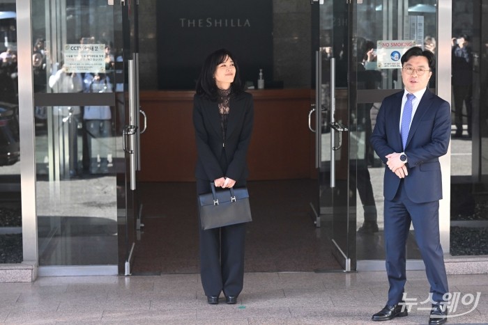 이부진 호텔신라 대표이사가 19일 오전 서울 중구 삼성전자 장충사옥에서 열린 제53기 호텔신라 주주총회를 마친 뒤 미소를 머금고 주총장을 나서고 있다. 사진=강민석 기자 kms@newsway.co.kr