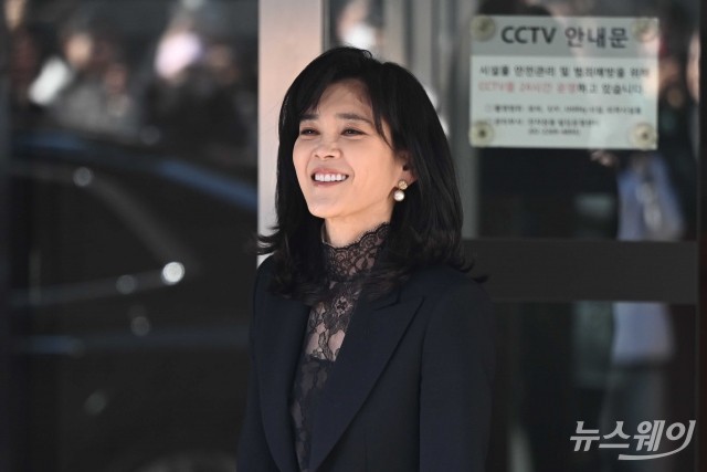 '올블랙 오피스룩' 이부진, 15년째 호텔신라 이끌며 사내이사 6연임 성공