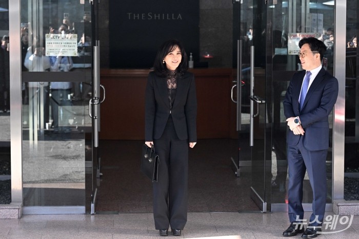 이부진 호텔신라 대표이사가 긴장한 표정을 머금고 19일 오전 서울 중구 삼성전자 장충사옥에서 열린 제53기 호텔신라 주주총회에 향하고 있다. 사진=강민석 기자 kms@newsway.co.kr