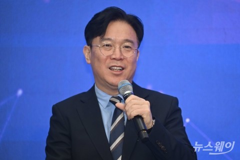 김영훈 노동부 장관 "AI 고용서비스, 모두의 커리어 파트너로"
