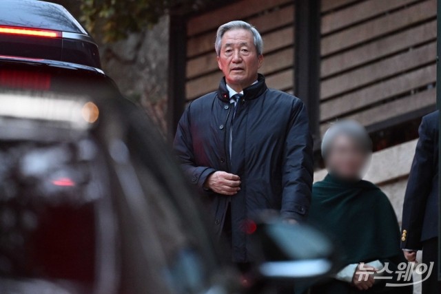 故 아산 정주영 25주기 참석한 정몽준 아산재단 이사장