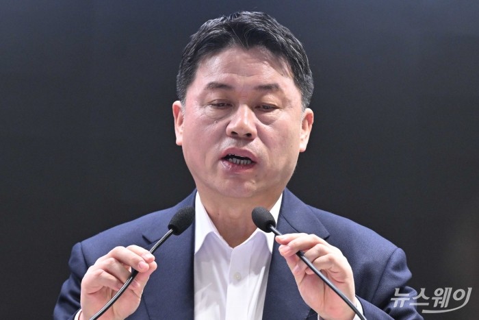 류재철 LG전자 최고경영자가 23일 오전 서울 여의도 LG트윈타워에서 열린 제24기 정기주주총회에서 '26년 사업 방향'을 주제로 발표하고 있다. 사진=강민석 기자 kms@newsway.co.kr