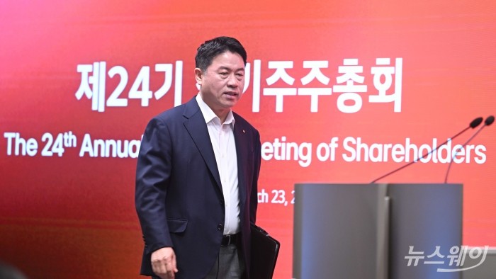 류재철 LG전자 최고경영자가 23일 오전 서울 여의도 LG트윈타워에서 열린 제24기 정기주주총회에 참석하기 위해 자리로 향하고 있다. 사진=강민석 기자 kms@newsway.co.kr