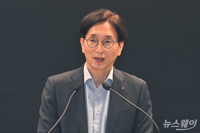 김창태 LG전자 CFO 부사장이 23일 오전 서울 여의도 LG트윈타워에서 열린 제24기 정기주주총회에서 개회선언을 하고 있다. 사진=강민석 기자 kms@newsway.co.kr