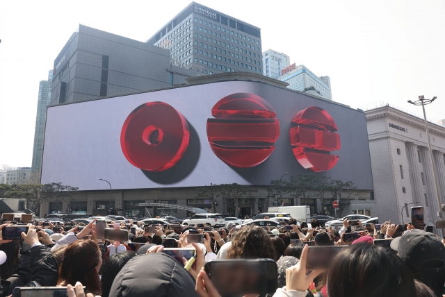 편의점 최대 500%↑···유통업계 전방위 매출 상승