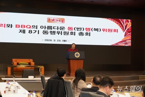 윤홍근 BBQ 회장 '패밀리 보호'에 방점···상생 강화