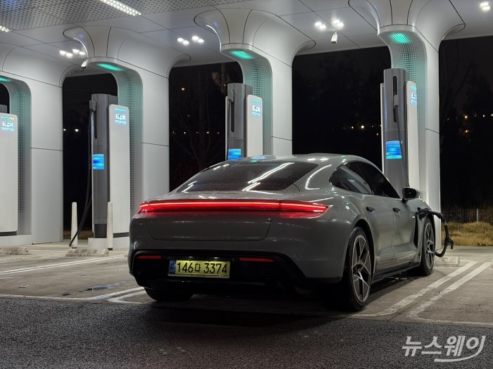포르쉐 타이칸. 사진=권지용 기자