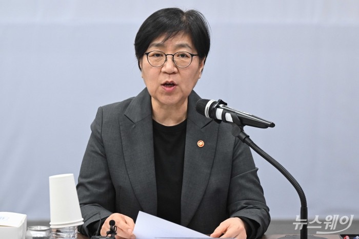 정은경 보건복지부 장관이 24일 오후 서울 서초구 제약바이오협회에서 열린 제약바이오 창업기업 육성 협업 간담회에서 모두발언을 하고 있다. 사진=강민석 기자 kms@newsway.co.kr