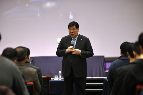 셀트리온 사망 사고에 고개 숙인 서정진···"문제 면밀히 살필 것"