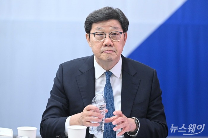 노연홍 제약바이오협회장이 24일 오후 서울 서초구 제약바이오협회에서 열린 제약바이오 창업기업 육성 협업 간담회에 참석해 자리하고 있다. 사진=강민석 기자 kms@newsway.co.kr