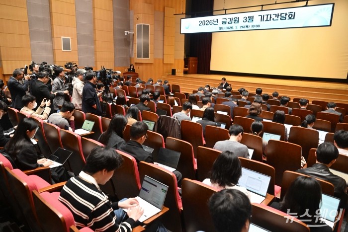 이찬진 금융감독원장이 26일 오전 서울 여의도 금융감독원에서 열린 출입기자단 간담회에서 모두 발언을 하고 있다. 사진=강민석 기자 kms@newsway.co.kr