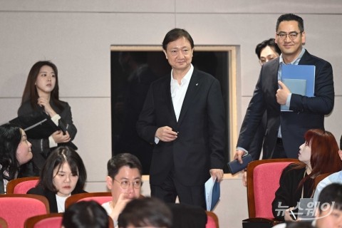 출입기자단 간담회 향하는 이찬진 금감원장