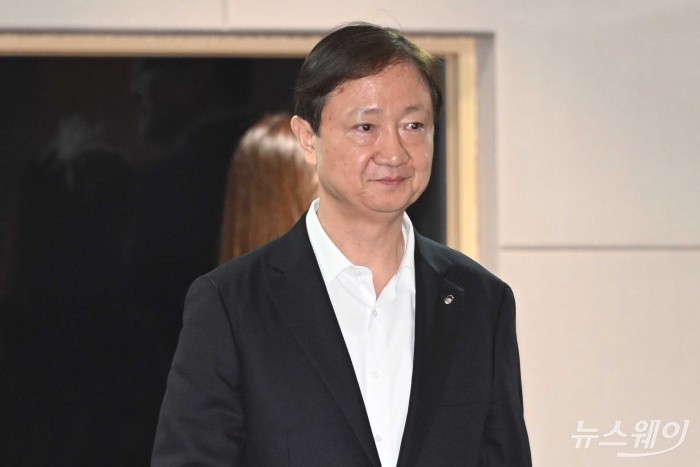 이찬진 금융감독원장이 26일 오전 서울 여의도 금융감독원에서 열린 출입기자단 간담회에 참석하기 위해 자리로 이동하고 있다. 사진=강민석 기자 kms@newsway.co.kr