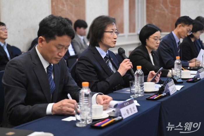 주병기 공정거래위원장이 26일 오후 서울 여의도 켄싱턴호텔에서 진행된 중소기업 기술탈취 신문고 출범식 및 간담회에서 모두발언을 하고 있다. 사진=강민석 기자 kms@newsway.co.kr