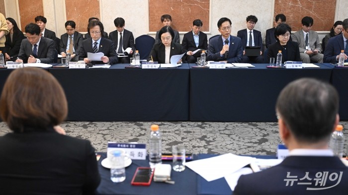 김용선 지식재산처장이 26일 오후 서울 여의도 켄싱턴호텔에서 진행된 중소기업 기술탈취 신문고 출범식 및 간담회에서 모두 발언을 하고 있다. 사진=강민석 기자 kms@newsway.co.kr