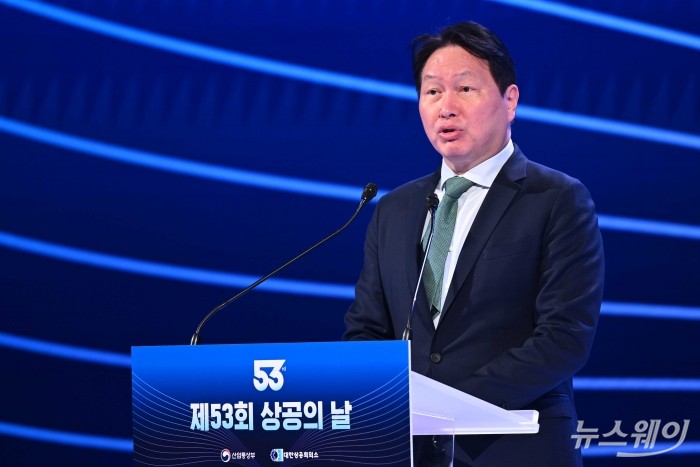 '다둥이 아버지' 최태원 회장, 저출산 문제 해결 나선다