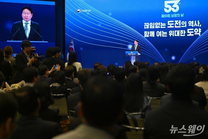 최태원 대한상공회의소 회장이 31일 오후 서울 중구 대한상공회의소에서 열린 제53회 상공의 날 기념식에서 기념사를 하고 있다. 사진=강민석 기자 kms@newsway.co.kr