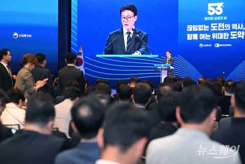 축사 전하는 김민석 국무총리