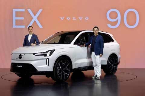 볼보 이윤모 대표 "연 3만대 판매"···프리미엄 전기차 시장 1위 정조준