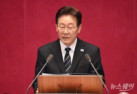 李대통령 "실거주 양도세 감면 필요···비거주엔 혜택 축소해야"