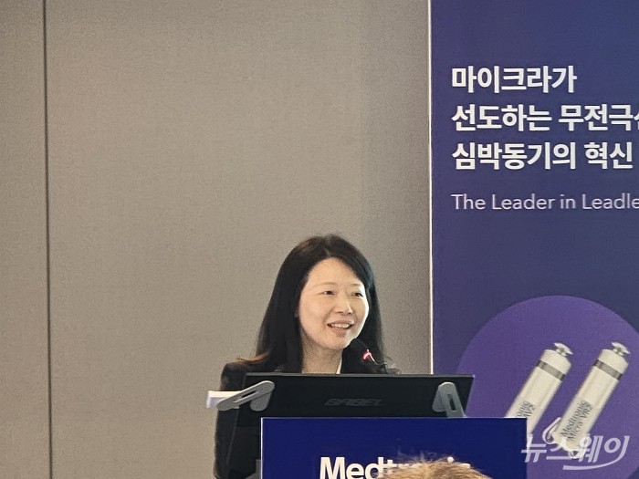 박태희 메드트로닉코리아 AT 커머셜 총괄 부사장이 2일 서울 더 플라자 호텔에서 열린 마이크라2 출시 기념 기자간담회에서 환영사를 하고 있다. 사진=이병현 기자