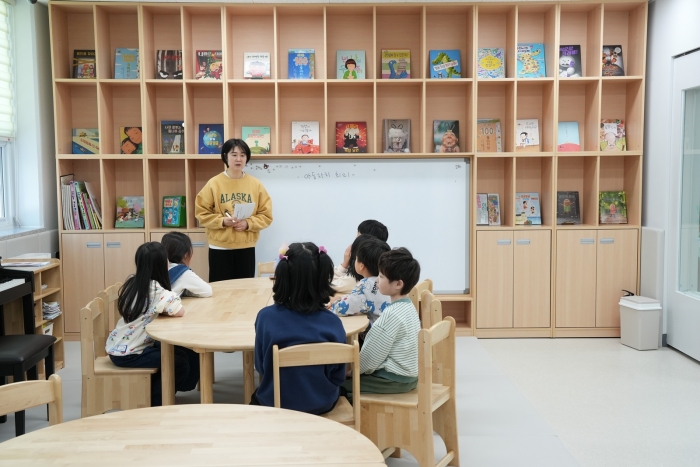 지난 2월 6일 개관한 꿈자람센터에서 아이들이 아동자치회의를 하고 있다.(사진 제공-나주시)