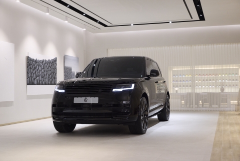 랜드로버의 '검은 유혹'... '강남 비스포크'로 VVIP 심장 찌른다