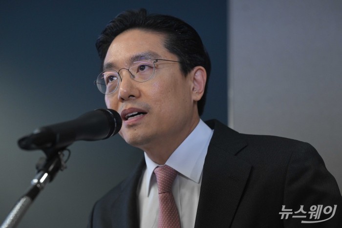 전인석 삼천당제약 대표가 6일 오후 서울 서초구 삼천당제약 본사에서 열린 SCD 2026 기자회견에서 취재진 질문에 답변을 하고 있다. 사진=강민석 기자 kms@newsway.co.kr