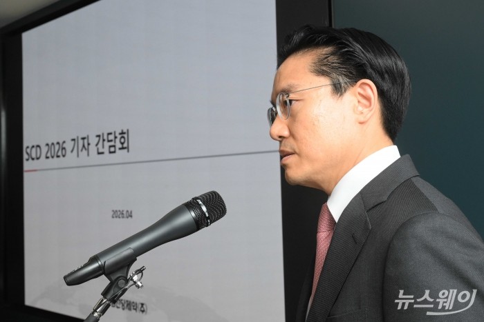 전인석 삼천당제약 대표가 6일 오후 서울 서초구 삼천당제약 본사에서 열린 SCD 2026 기자회견에서 취재진 질문에 답변을 하고 있다. 사진=강민석 기자 kms@newsway.co.kr