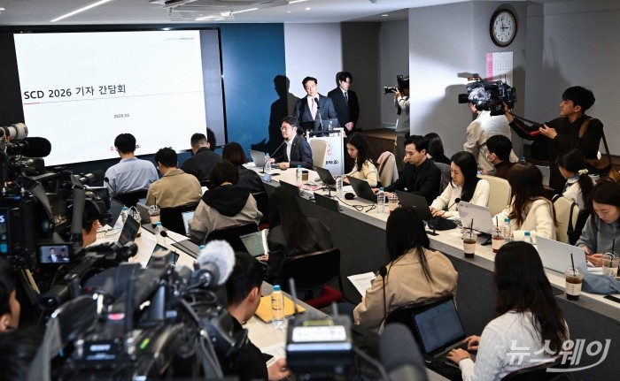 전인석 삼천당제약 대표가 6일 오후 서울 서초구 삼천당제약 본사에서 열린 SCD 2026 기자회견에서 취재진 질문에 답변을 하고 있다. 사진=강민석 기자 kms@newsway.co.kr