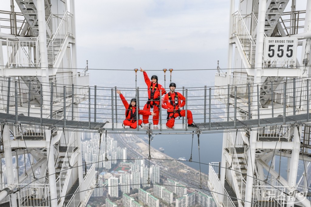서울스카이, 11월까지 '스카이브릿지 투어' 운영