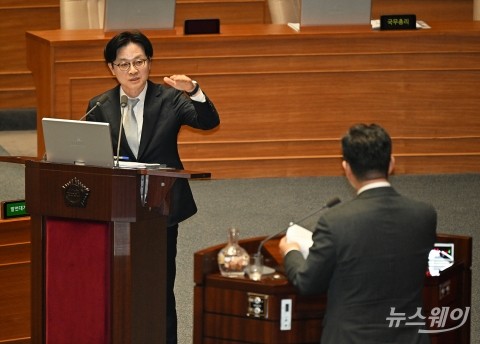 김정관 장관 "나프타·LNG 수급, 안정적 관리중"