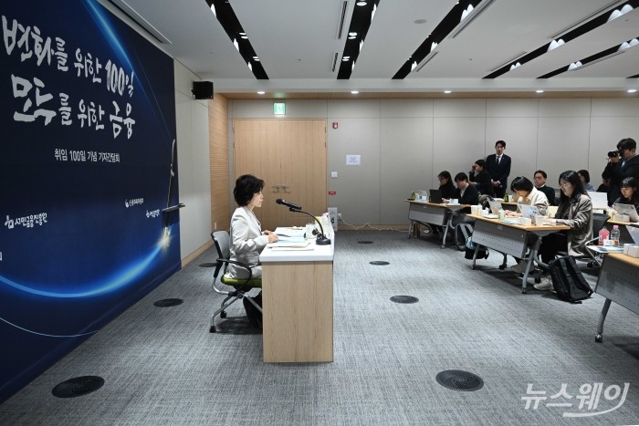 김은경 서민금융진흥원장 겸 신용회복위원장이 7일 오전 서울 중구 서민금융진흥원에서 열린 취임 100일 기념 기자간담회에서 모두발언을 하고 있다. 사진=강민석 기자 kms@newsway.co.kr