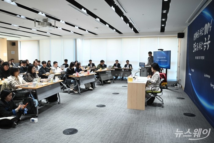 김은경 서민금융진흥원장 겸 신용회복위원장이 7일 오전 서울 중구 서민금융진흥원에서 열린 취임 100일 기념 기자간담회에서 모두발언을 하고 있다. 사진=강민석 기자 kms@newsway.co.kr