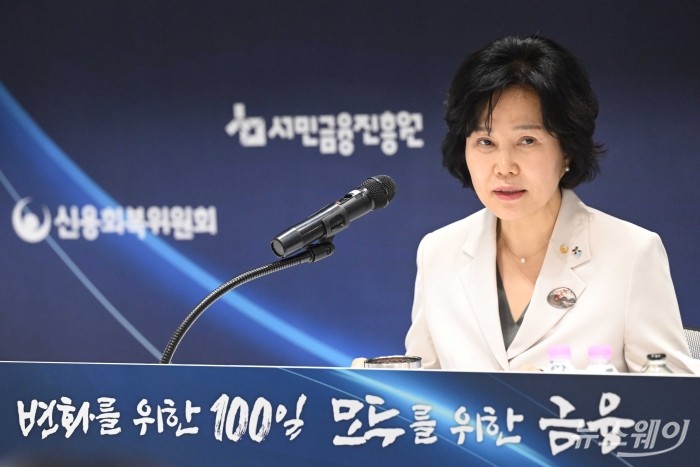 김은경 서민금융진흥원장 겸 신용회복위원장이 7일 오전 서울 중구 서민금융진흥원에서 열린 취임 100일 기념 기자간담회에서 모두발언을 하고 있다. 사진=강민석 기자 kms@newsway.co.kr