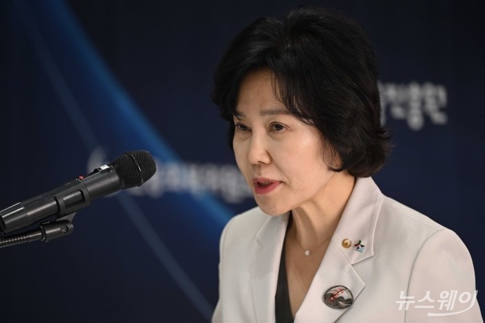김은경 서민금융진흥원장 겸 신용회복위원장이 7일 오전 서울 중구 서민금융진흥원에서 열린 취임 100일 기념 기자간담회에서 모두 발언을 하고 있다. 사진=강민석 기자 kms@newsway.co.kr