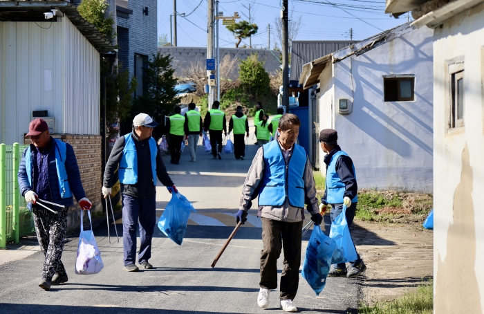 플로깅 현장. 사진=시몬스