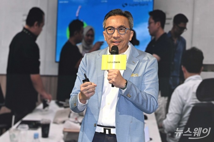 티고르 M.시아한(Tigor M.Siahaan) 슈퍼뱅크 대표가 8일 오전 서울 여의도 페어몬트 앰배서더에서 열린 2026 카카오뱅크 Press Talk에서 'Superbank x 카카오뱅크 협업'을 주제로 발표하고 있다. 사진=강민석 기자 kms@newsway.co.kr