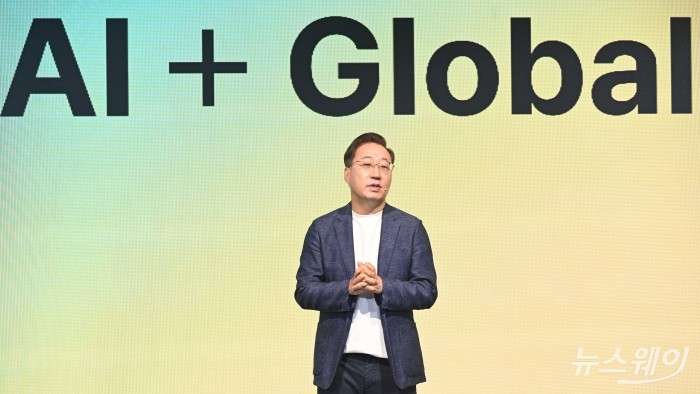 윤호영 카카오뱅크 대표이사가 8일 오전 서울 여의도 페어몬트 앰배서더에서 열린 2026 카카오뱅크 Press Talk에서 '카카오뱅크의 전략 및 방향성'을 주제로 발표하고 있다. 사진=강민석 기자 kms@newsway.co.kr