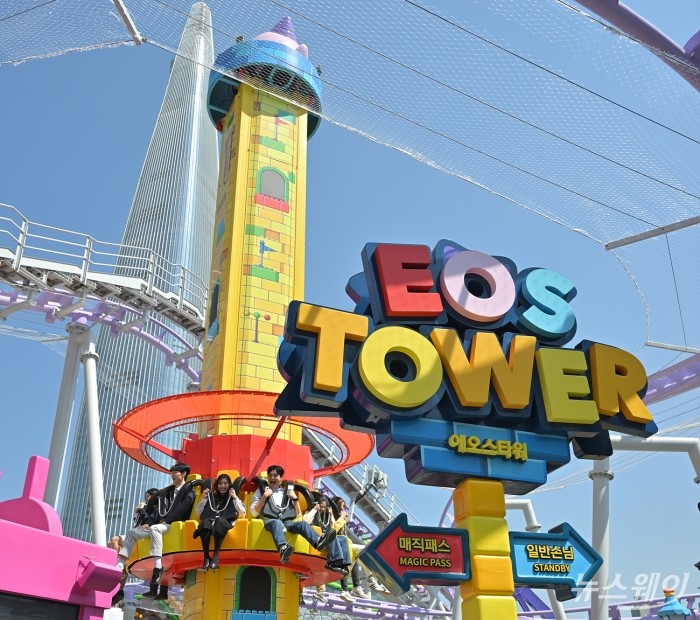 롯데월드 어드벤처가 8일 서울 송파구 롯데월드 어드벤처 매직아일랜드에 온라인 게임 메이플스토리 IP를 접목한 600평 규모의 '메이플 아일랜드 존'을 구성하고 신규 놀이기구 '스톤익스프레스', '아르카나라이드', '에오스타워'와 '핑크빈' 콘셉트로 변신한 '자이로스핀'을 운행하고 있다. 사진=이수길 기자 Leo2004@newsway.co.kr