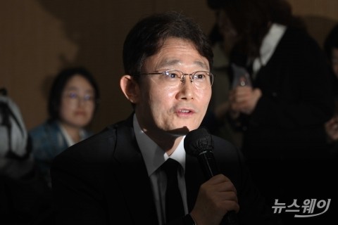 박윤영 KT 대표 "AI 무대 넓히고 신뢰 되찾겠다"