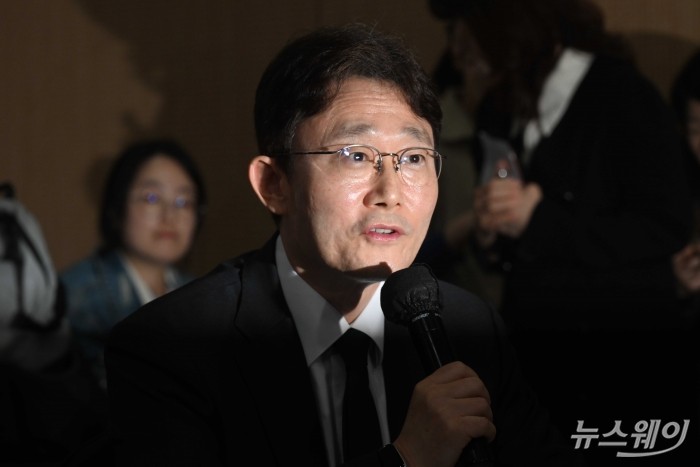 박윤영 KT 대표가 9일 오후 서울 강남구 한국과학기술회관에서 열린 통신3사 CEO 간담회에서 발언을 하고 있다. 사진=강민석 기자 kms@newsway.co.kr