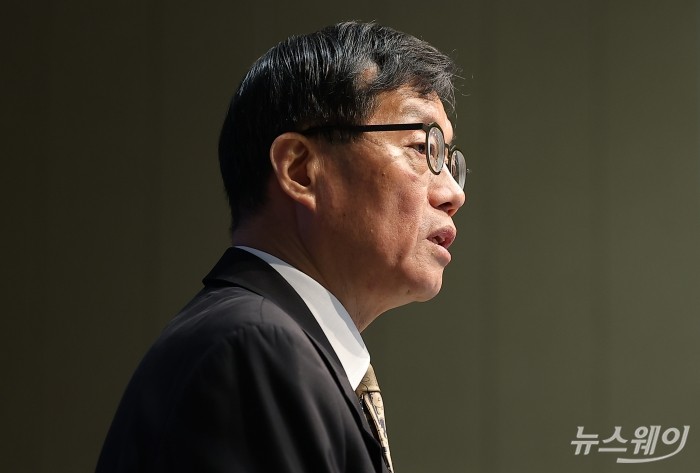 이창용 한국은행 총재가 10일 오전 서울 중구 한국은행 본관에서 열린 통화정책방향 기자간담회에서 발언하고 있다. 사진=사진공동취재단