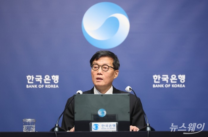 이창용 한국은행 총재가 10일 오전 서울 중구 한국은행 본관에서 열린 통화정책방향 기자간담회에서 발언하고 있다. 사진=사진공동취재단